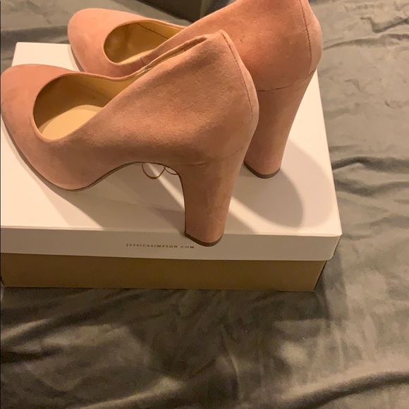 Beautiful Pumps - Picture 3 of 7